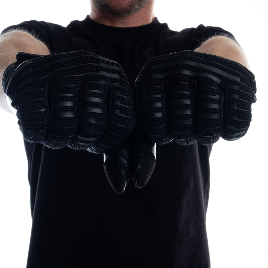 Touchscreen-compatible ONSRA BIKE gloves for e-bike and esk8 riders – thumb and index detail